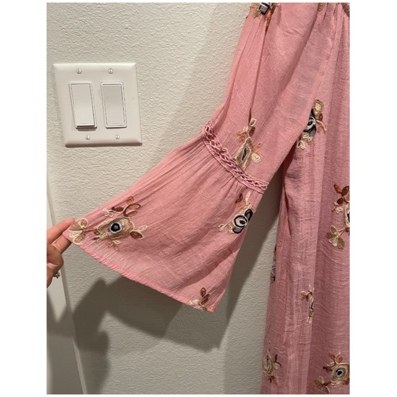 FIG AND FLOWER Embroidered Pink 3/4 Sleeve Mini Dress - Picture 4 of 5